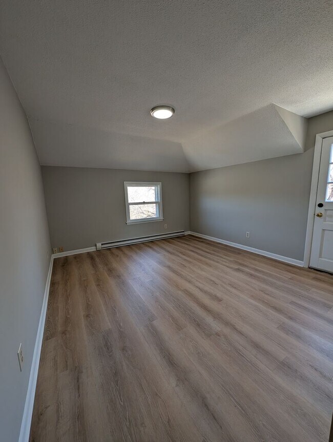 Building Photo - 240 S Main St