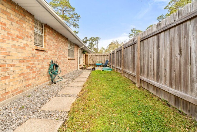 Building Photo - 115 Aberdeen Dr