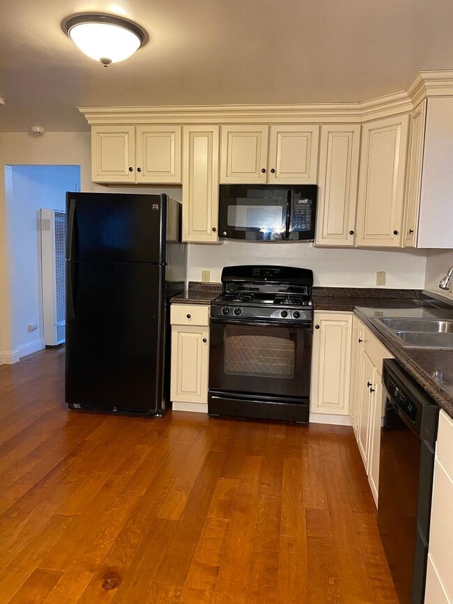 Building Photo - Two bedroom one bath home walking distance to beach and Naval Postgraduate School