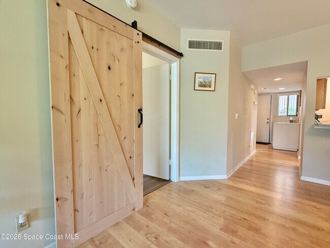 Building Photo - 6175 S Mirror Lake Dr
