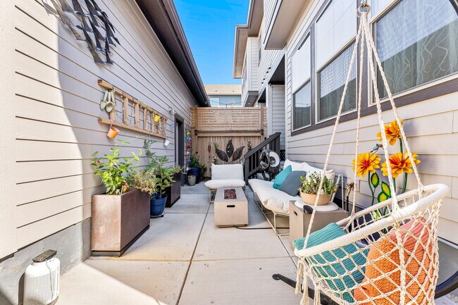 Building Photo - 9325 E 58th Dr