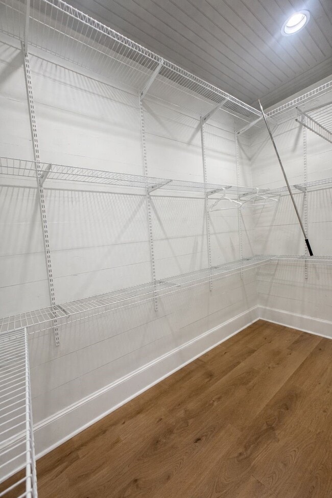 Building Photo - 5036 Golden Forest Dr