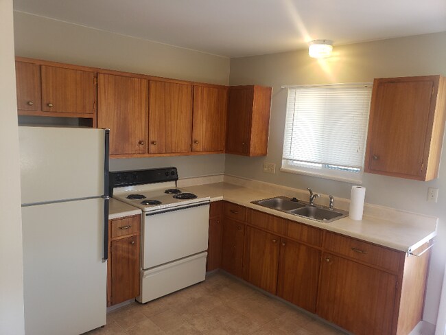 Building Photo - 1424 Stanley Ln