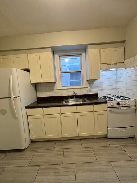 189 Elmwood Ave 3 - 188 Elmwood Ave