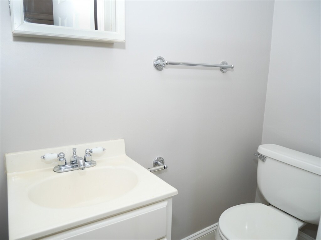 Building Photo - 16 Chestnut Hill Ave