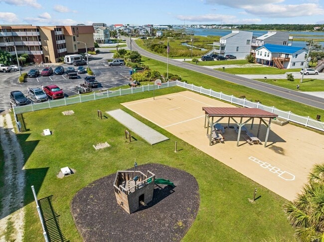 Building Photo - OCEAN FRONT *Off Season Rental* October 1s...