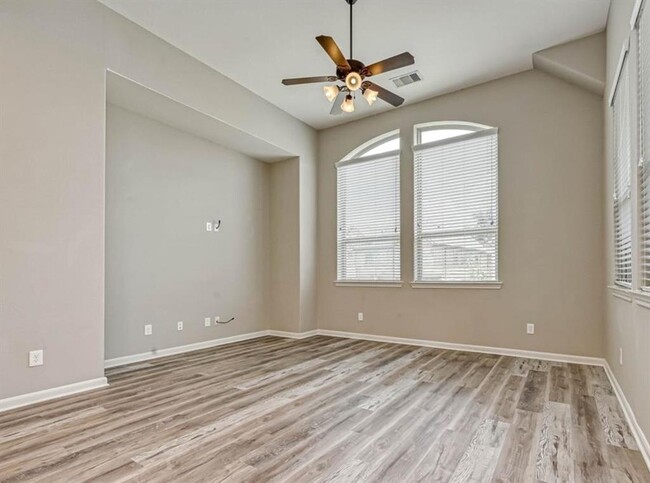 Building Photo - 123 Mimosa Silk Ct