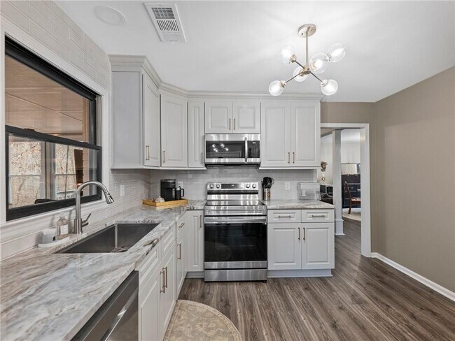 Building Photo - 7328 Ivy Cir