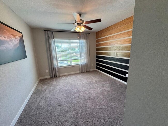 Building Photo - 2328 Calvert Dr