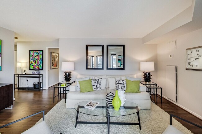 Building Photo - 2-bedroom, 1-bath condo in the sought-afte...