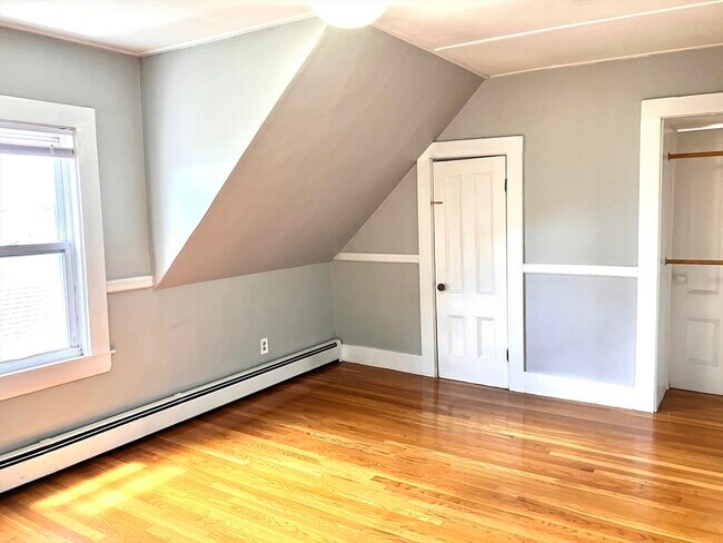 Building Photo - 65 Kirtland St