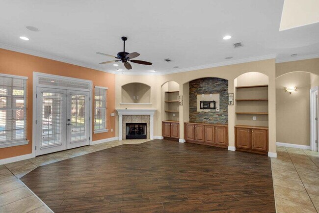 Building Photo - "Charming 3-Bed Oasis with Pool in Niceville!"