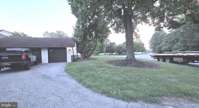 Building Photo - 25 Village Dr
