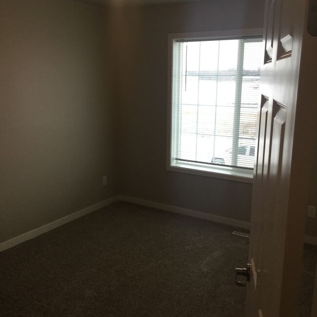 Building Photo - 3 Bed 3 Bath Single Family Home