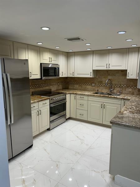 Building Photo - 16300 Golf Club Rd