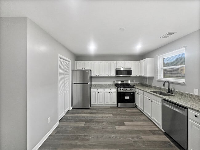 Building Photo - 4344 Roberton Ave