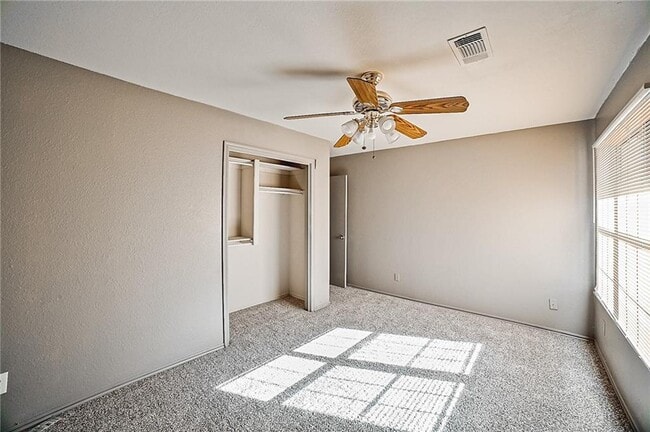 Building Photo - 604 NE 21st St