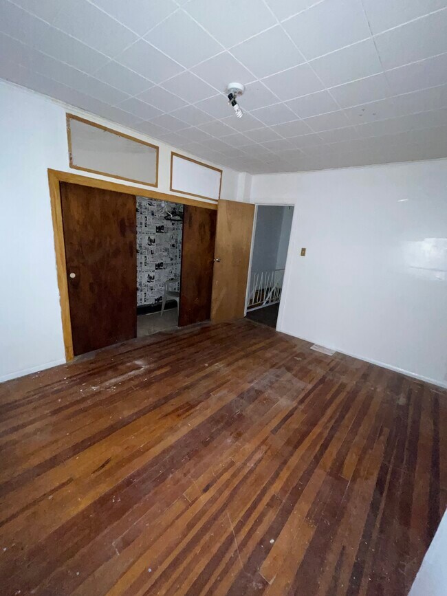 Building Photo - 4944 Boudinot St