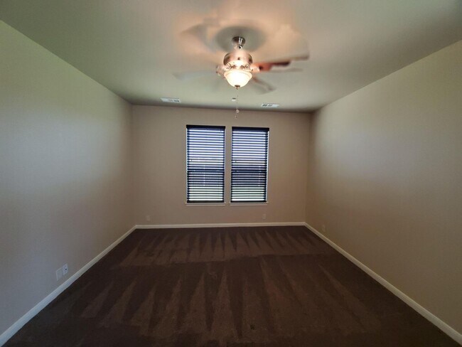 Building Photo - Beautiful Lavon home over 2600 sqft!