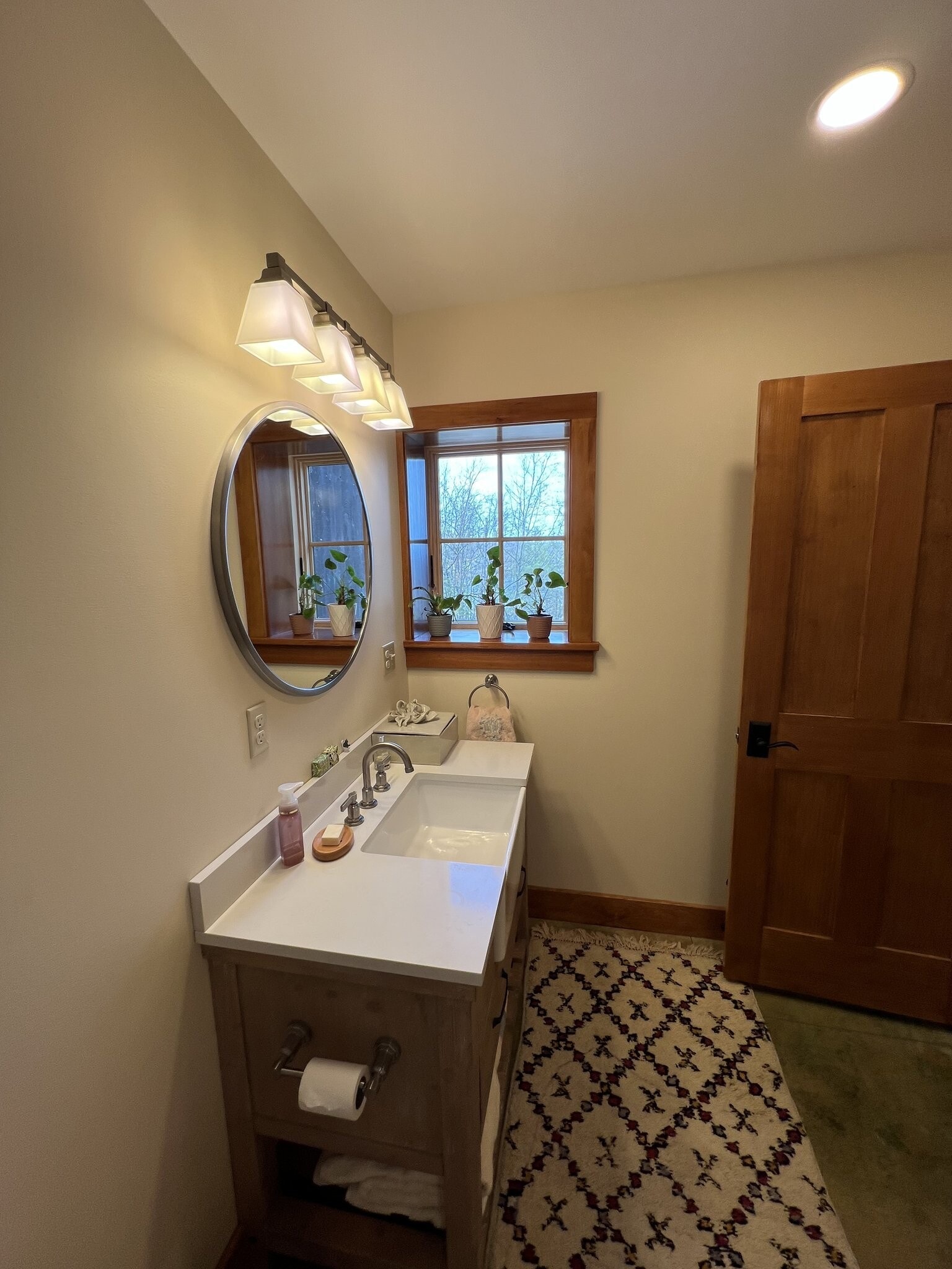 Building Photo - 2226 Lake Shore Rd