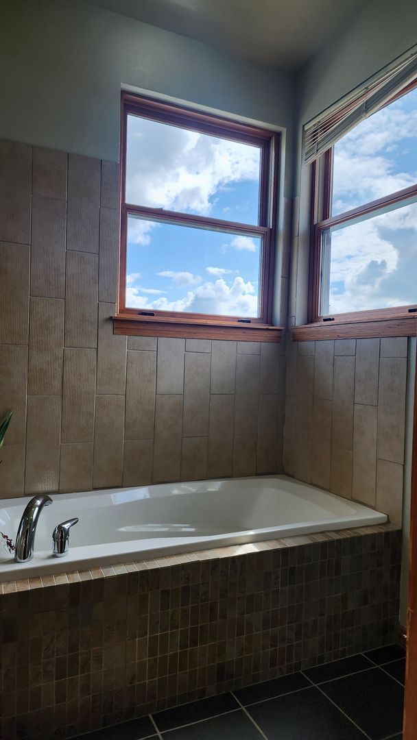 Building Photo - Corner Townhouse in Downtown Tacoma with A...