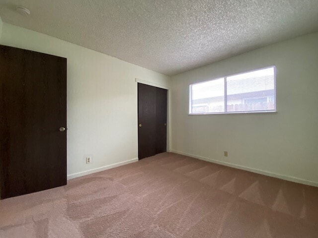 Building Photo - Charming and Well-Maintained 3-Bedroom, 2-...