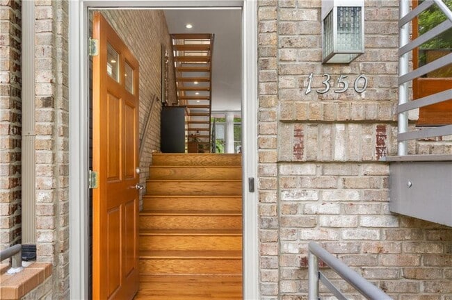 Building Photo - 1350 Fernwood Cir NE