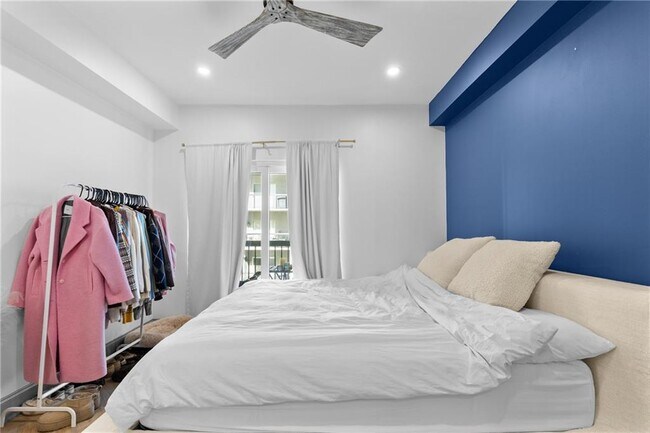 Building Photo - 1074 Peachtree Walk NE