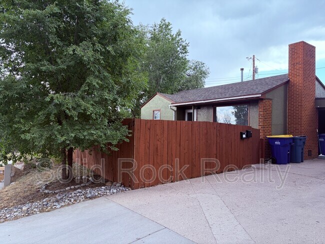 Building Photo - 513 W Uintah St