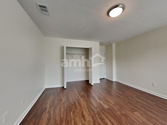 Building Photo - 1668 Comanche Run