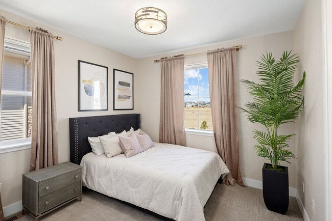 Building Photo - 6 Bedroom 5.5 Bathroom Single Family Home ...