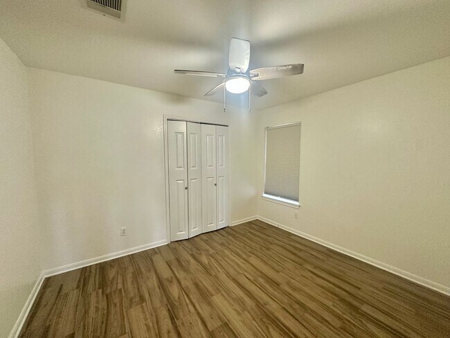 Building Photo - AVAILABLE NOW!!!! NEW-MANAGEMENT