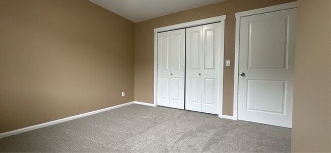 Building Photo - 215 Pioneer Dr