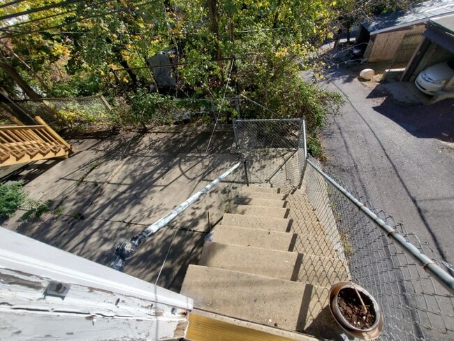 Building Photo - 1142 Spring Garden St