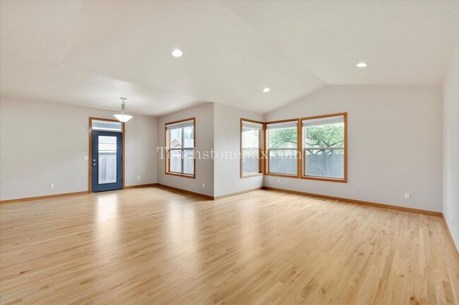 Building Photo - Radiant 3-bedroom Home in Downtown Canby