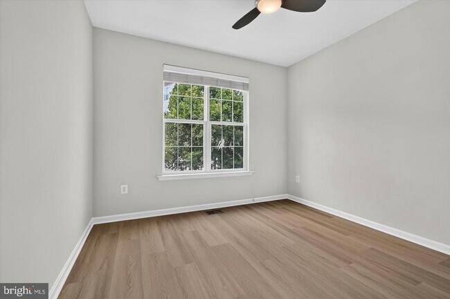 Building Photo - 43845 Centergate Dr