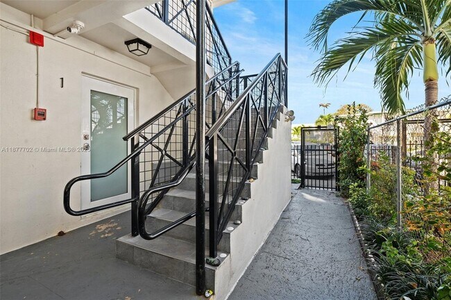 Building Photo - 7315 Byron Ave