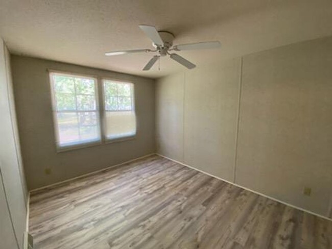 Building Photo - Hampstead - 3 Bedroom, 2 Bath Home