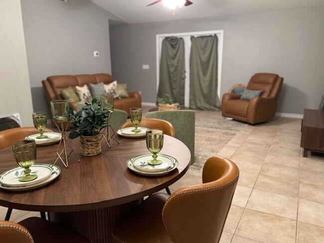 Building Photo - 1833 Sundown Dr