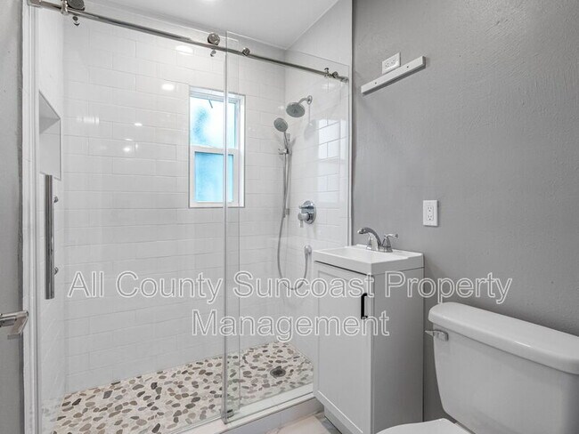 Building Photo - 540 80th Ave