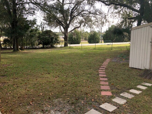 Building Photo - 217 Acorn Dr