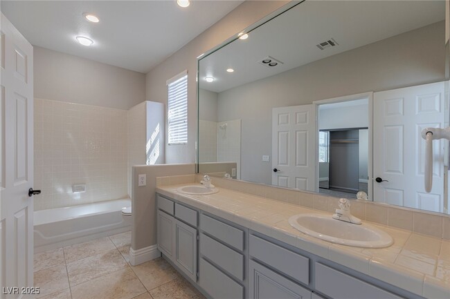 Building Photo - 2510 Putting Green Dr