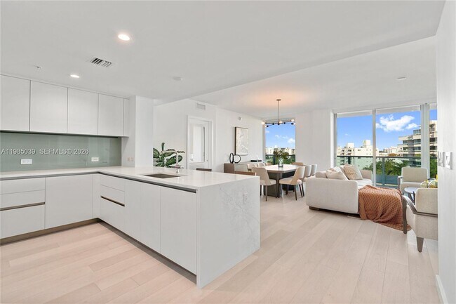 Building Photo - 9201 E Bay Harbor Dr