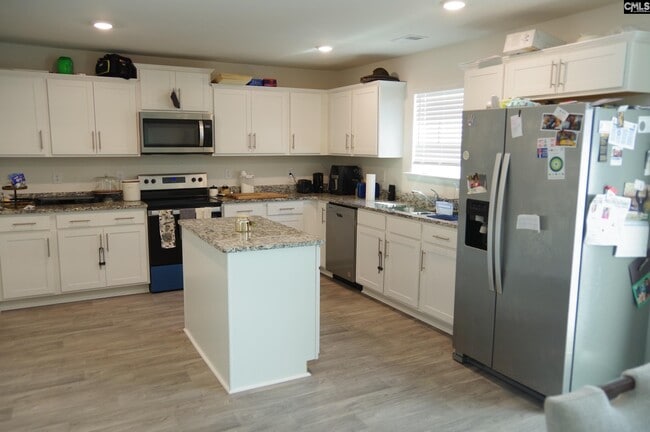 Building Photo - 457 Delahays Rd