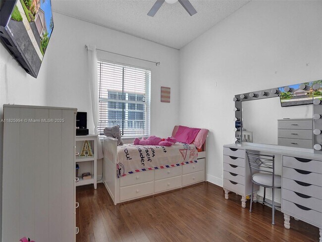 Building Photo - 938 Bluewood Terrace