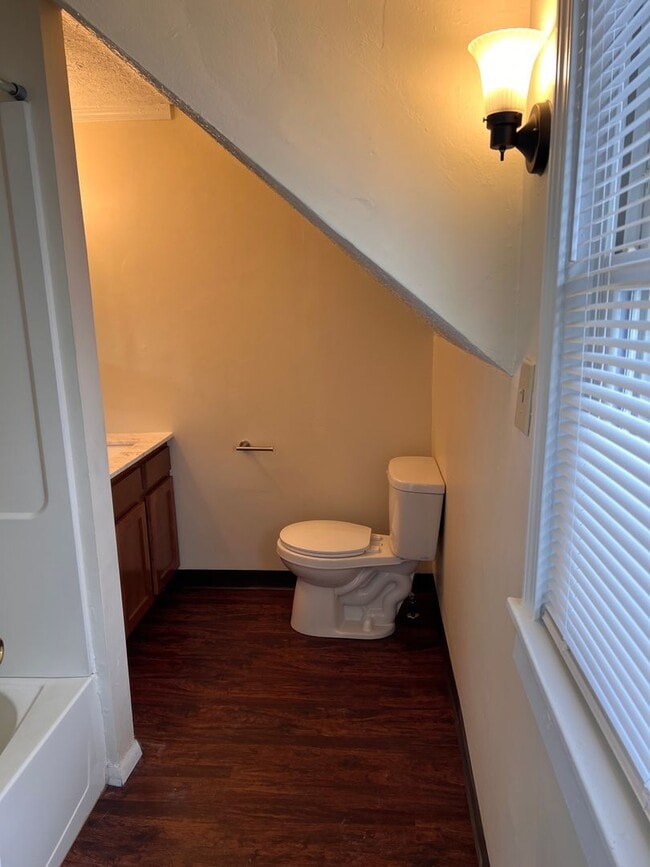Building Photo - 32 Stambaugh St
