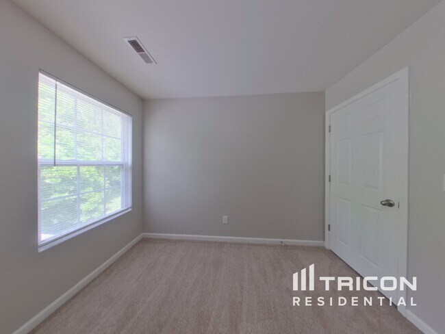 Building Photo - 3756 Wingfield Dr