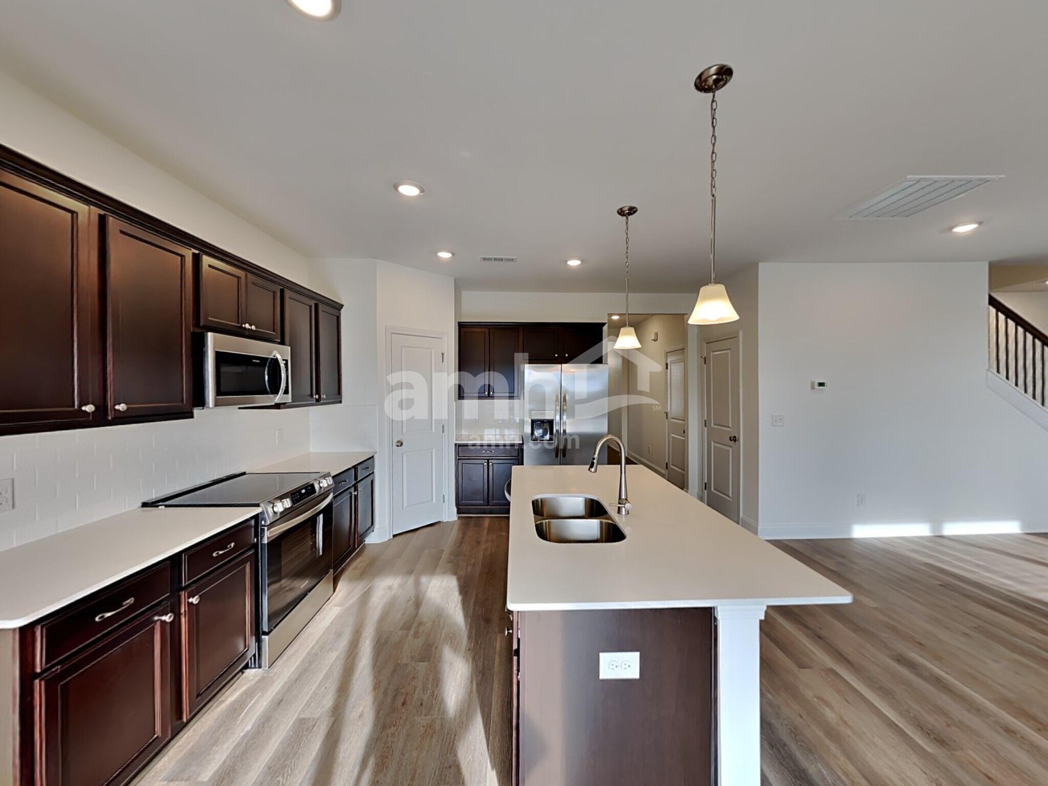 Building Photo - 222 Malayna Dr S