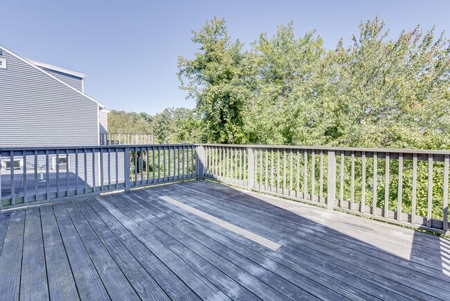 Building Photo - Available MAY 2026 - 2 Bedroom, 2 Bath Home w/ CRAZY City Views!