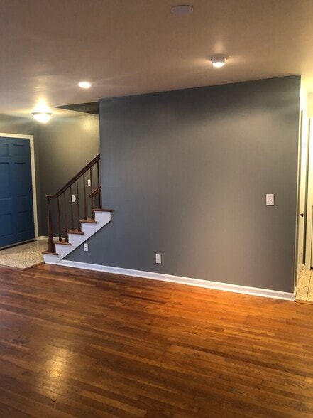 living - 1816 W Arrowhead Plz